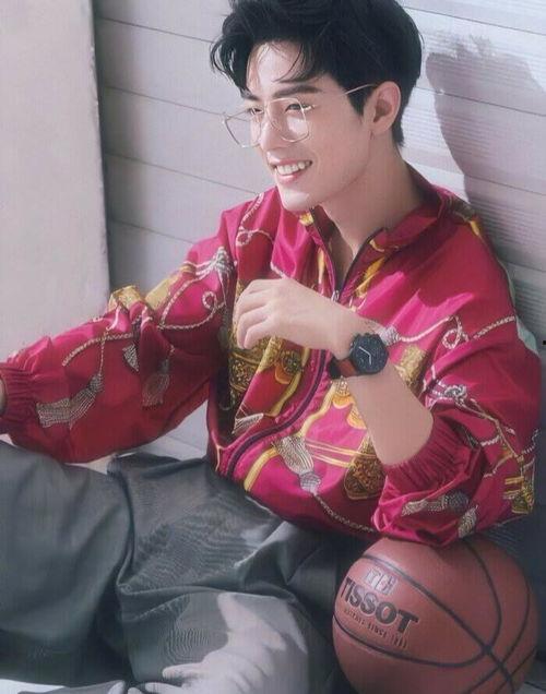 肖战最新爆料动态图,揭秘他的神秘生活瞬间