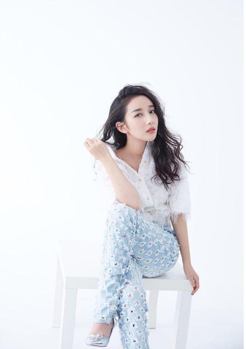 娱乐爆料小花,揭秘明星幕后故事，带你走进娱乐圈的神秘世界