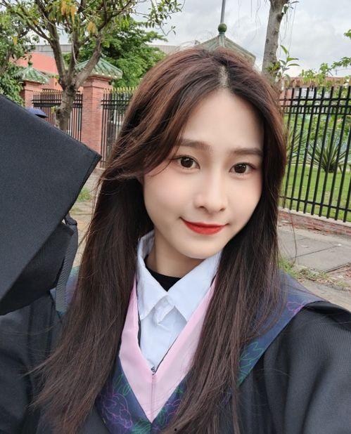 娱乐吃瓜酱女大学生毕业,娱乐吃瓜酱的青春回忆录